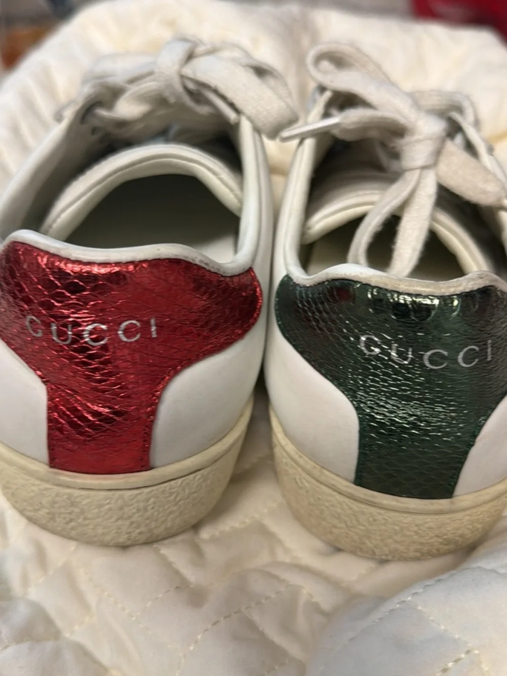 GucciWhite Leather Women's Low-Top Sneakers with Green & Red Stripe